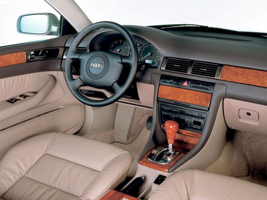 Торпедо Audi A6 2.8 Avant (4B, C5) 1998 года  (фото 2 из 11)